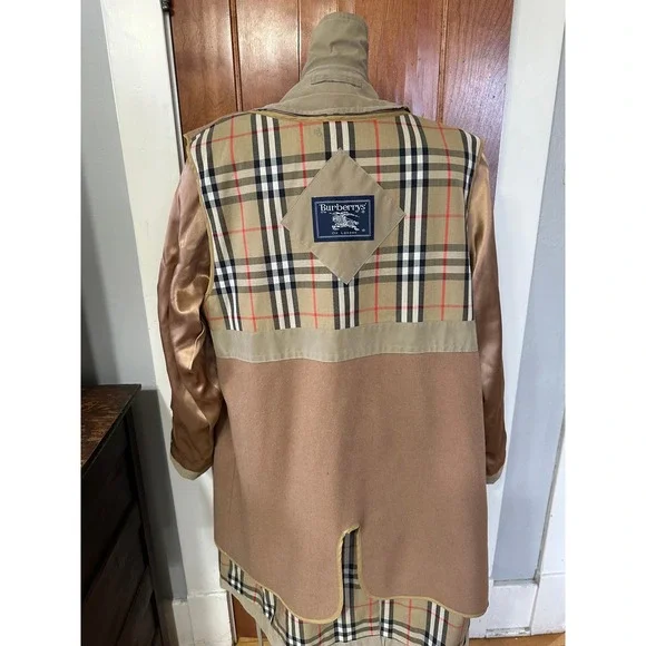 Burberrys Vintage Classic Nova Check Trench Coat – Size 6 – Iconic